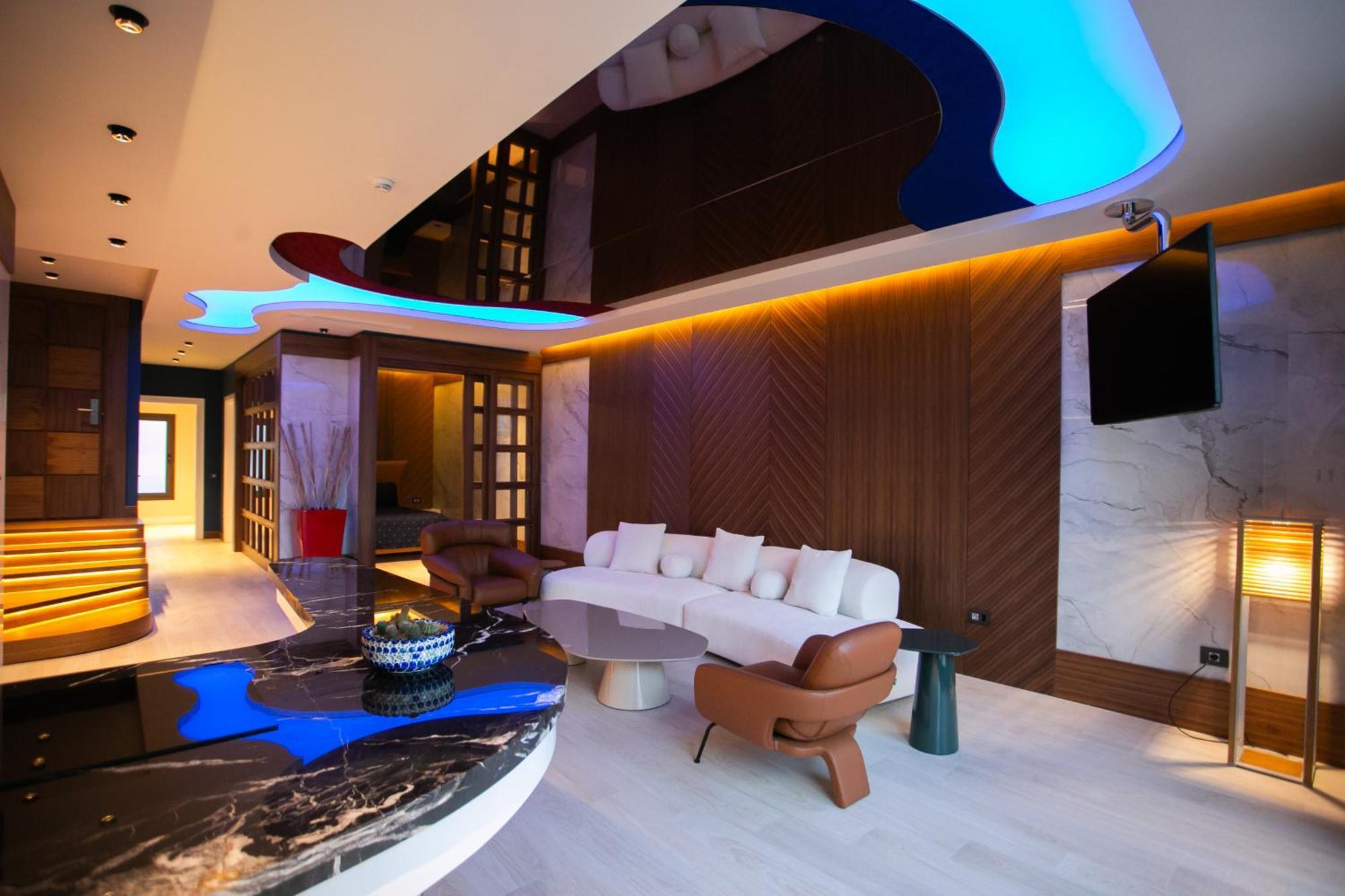 Deluxe Suite