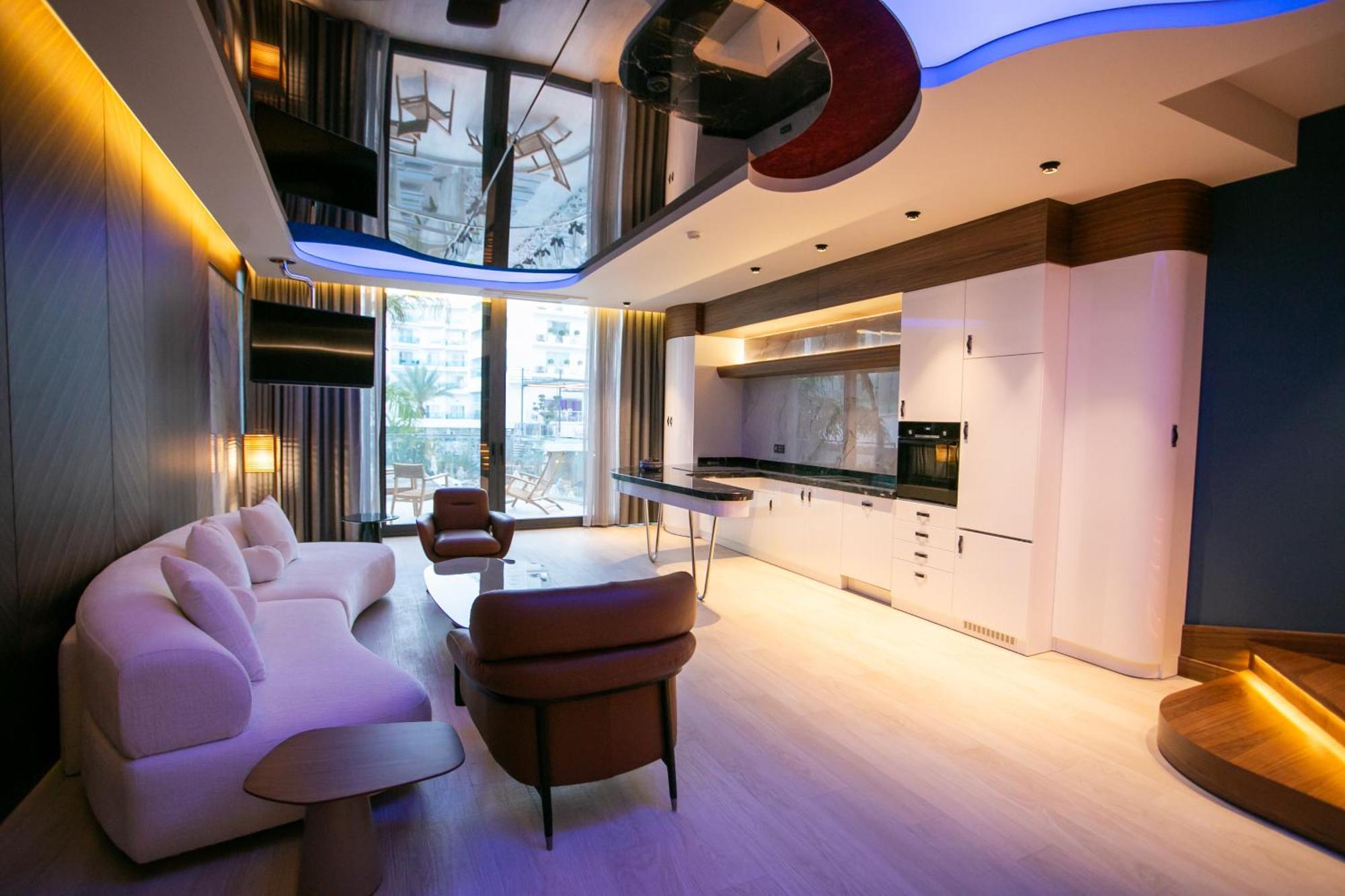 Deluxe Suite