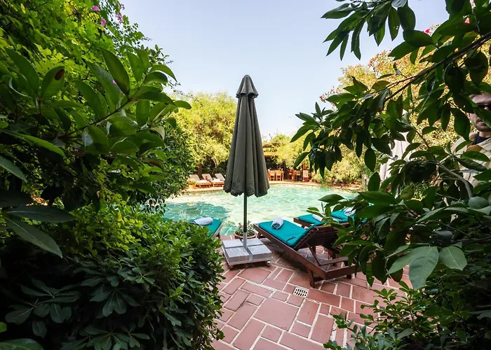 El Vino Hotel & Suites